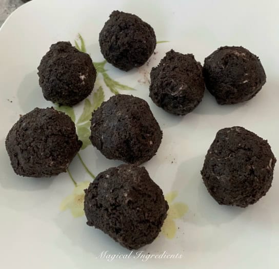 dividing the oreo mixture into equal portions