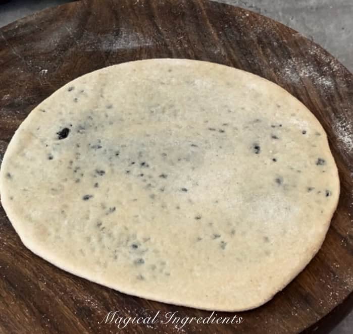 rolling the paratha